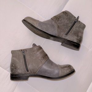 Lucky Brand Grey Faux Leather Buckle Low Ankle Booties- size 6.5
